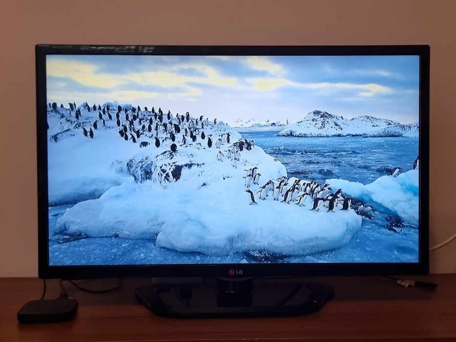 Телевизор / LG 32" - FULLHD - Цифрова + Ефирна , Слот за карта.
