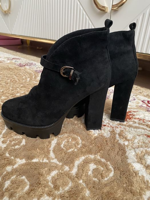 Каблуки черные красивые