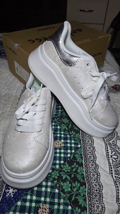 Женская обувь (37 размер)