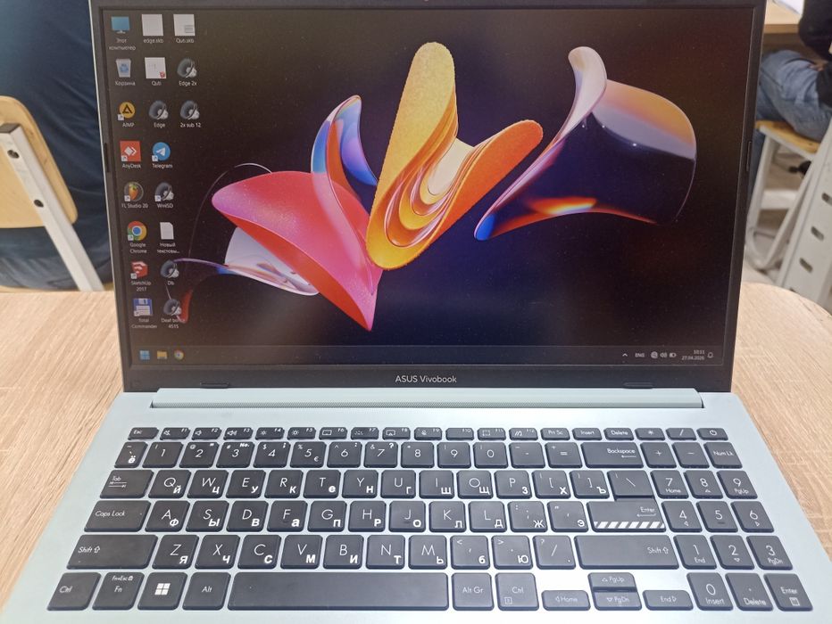 Noutbu asus vivobuk mentol rang sotiladi