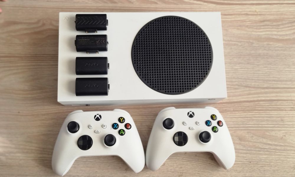 Xbox series S белого цвета 512Gb