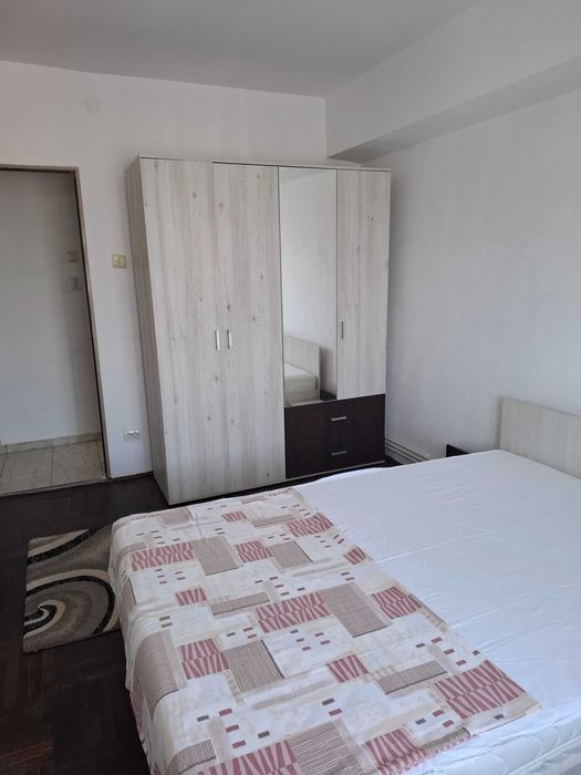 Apartament 3 camere de inchiriat in centrul orasului