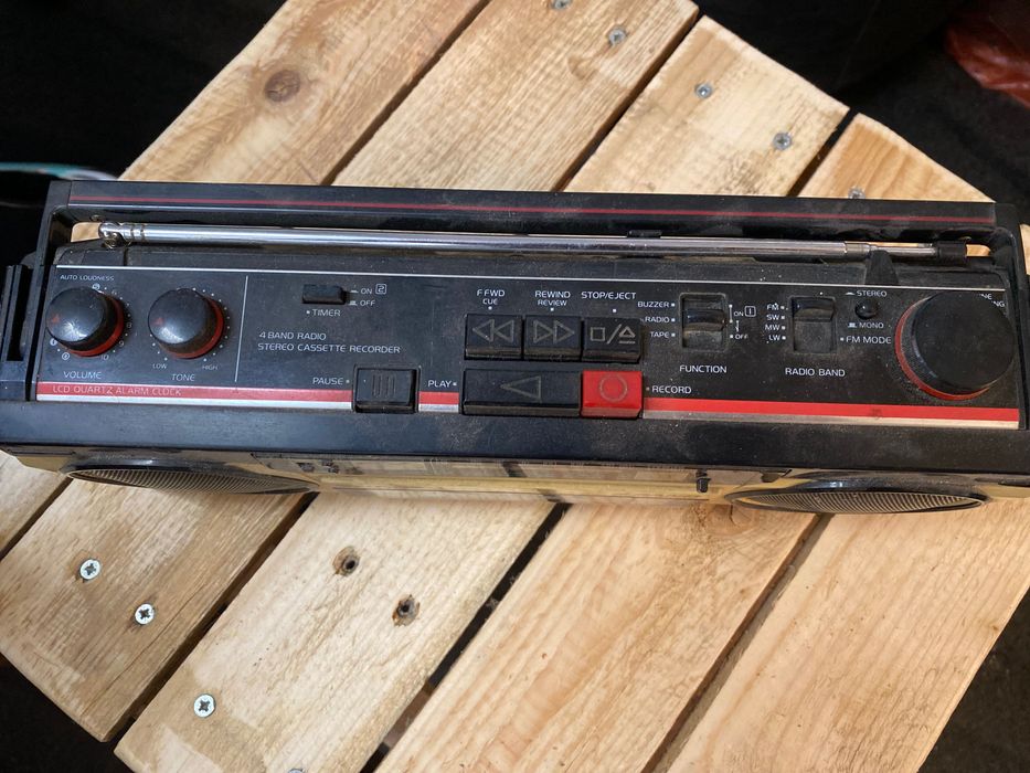 Ретро радио касетофон Sanyo m-s350le