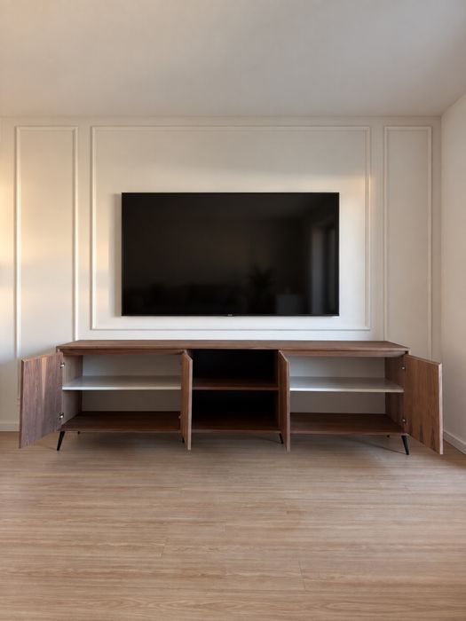 Comoda TV din nuc american – noua, facuta pe comanda