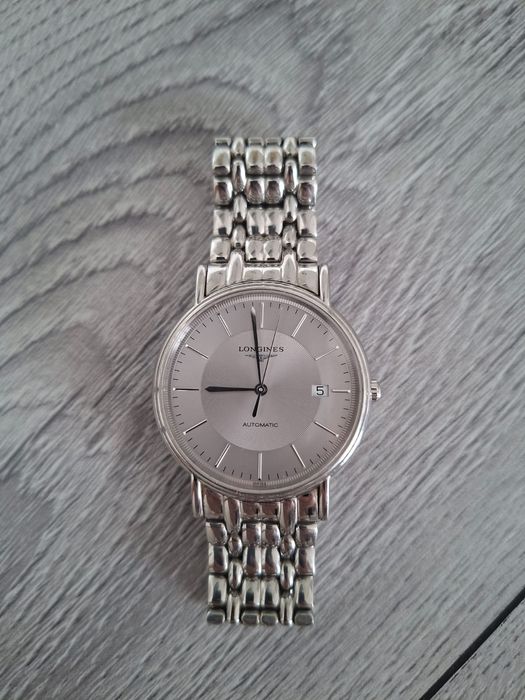 В продаже часы longines