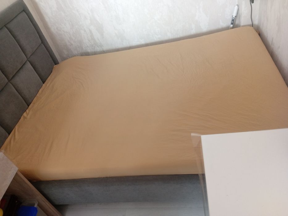 Продам кровать с матрасом