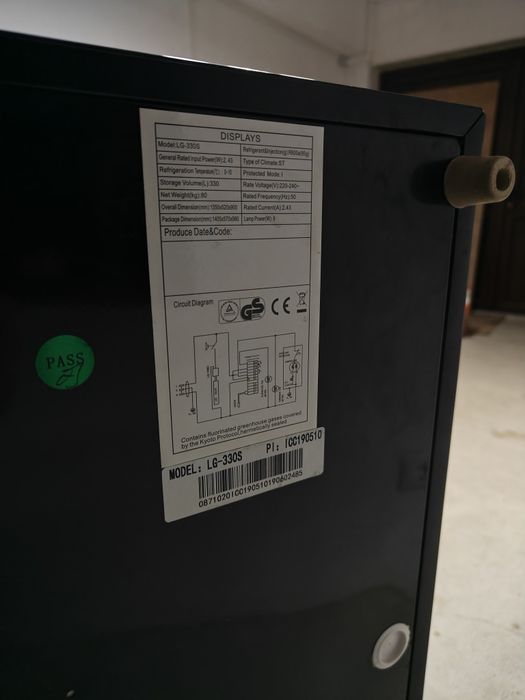 Vitrina frigorifica Thermotechnika Crown Cool cu 3 usi glisante