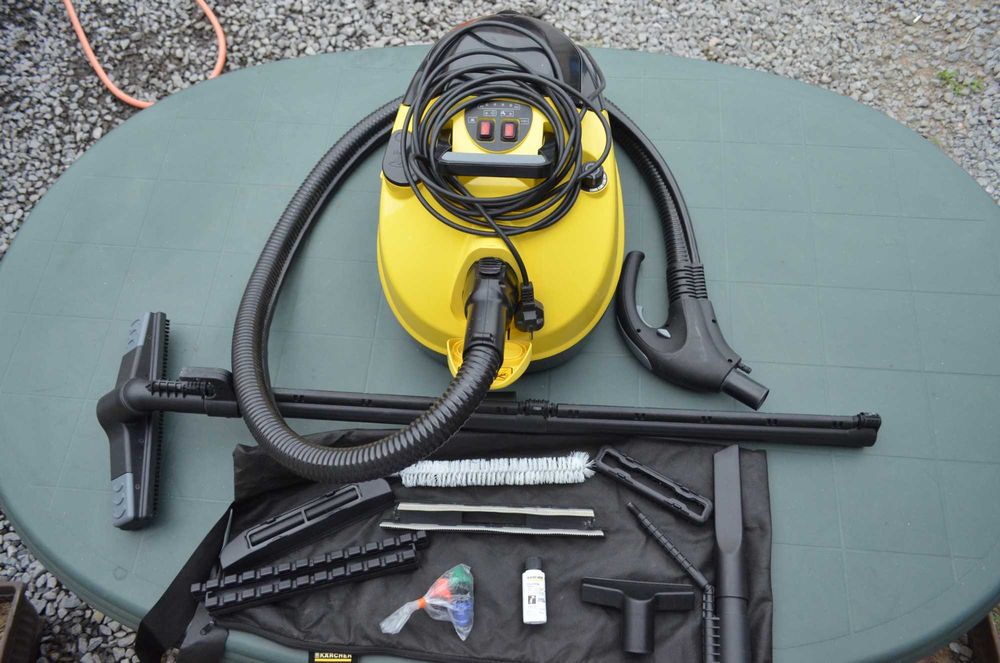 Aspirator profesional cu aburi Karcher SV 7