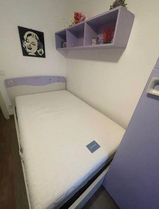 Mobilă camera de vânzare