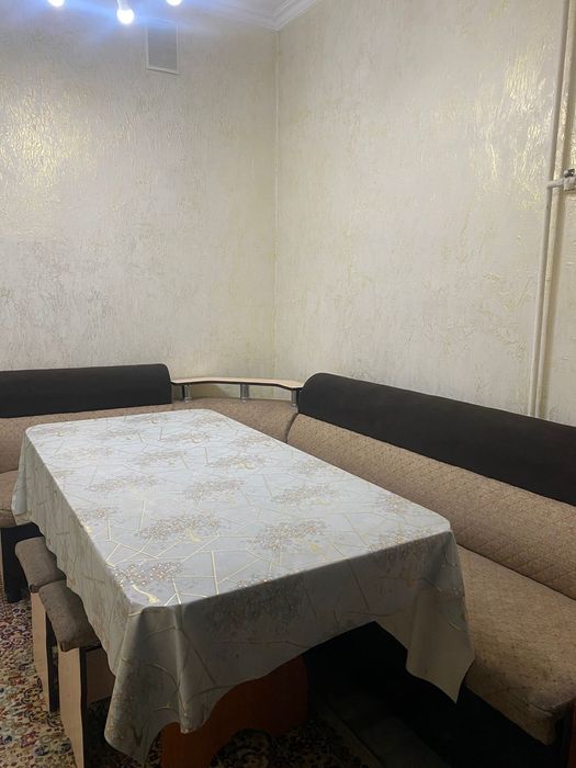 продается кухонный стол и диван