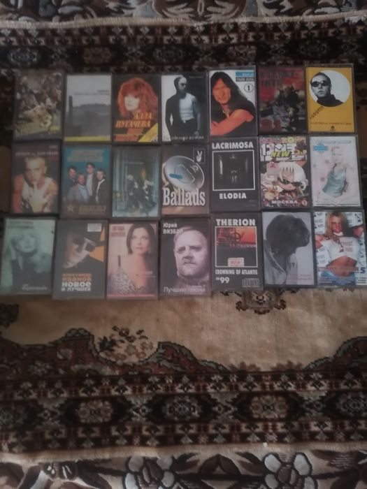 Продам магнитные ленты диски и кассеты.