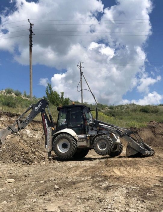 Экскаватор погрузчик 3в1 трактор
