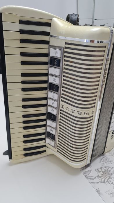 Hohner Verdi3 sita ,Hohner Virtuola 120 si  Parot
