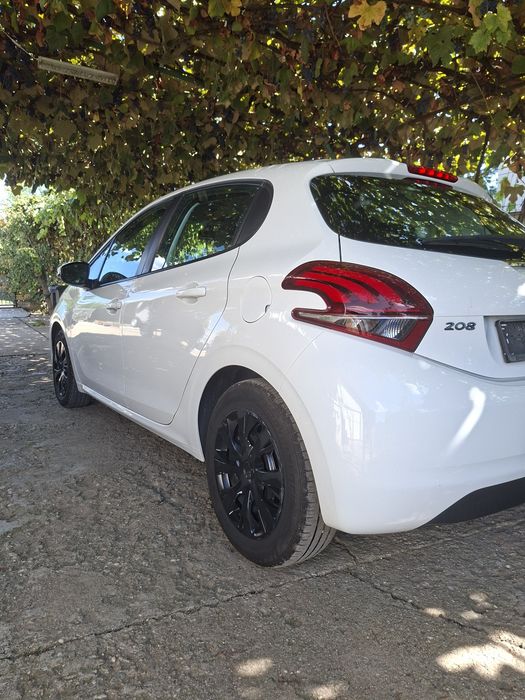 Vând Peugeot 208