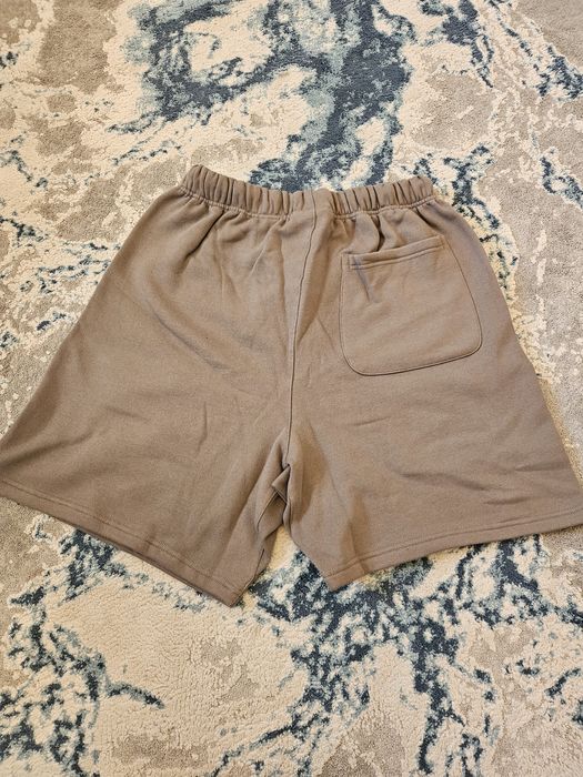 pantaloni scurți essentials