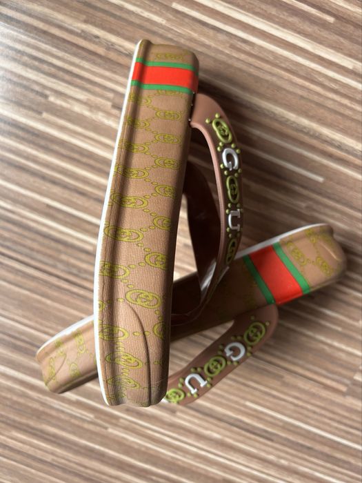 Papuci plaja noi nouti