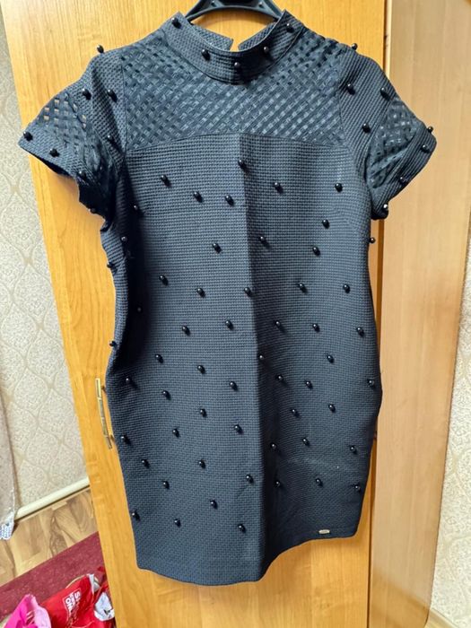 Продам черное платье.