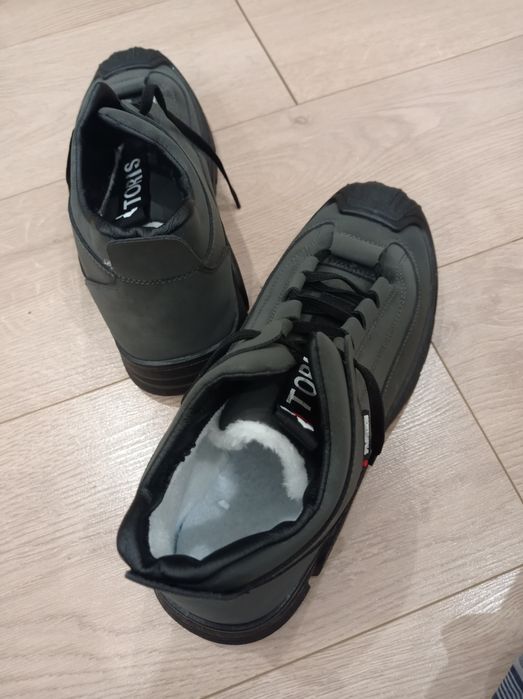 Не разу не одевали.  Не подошол размер.  Размер 42.