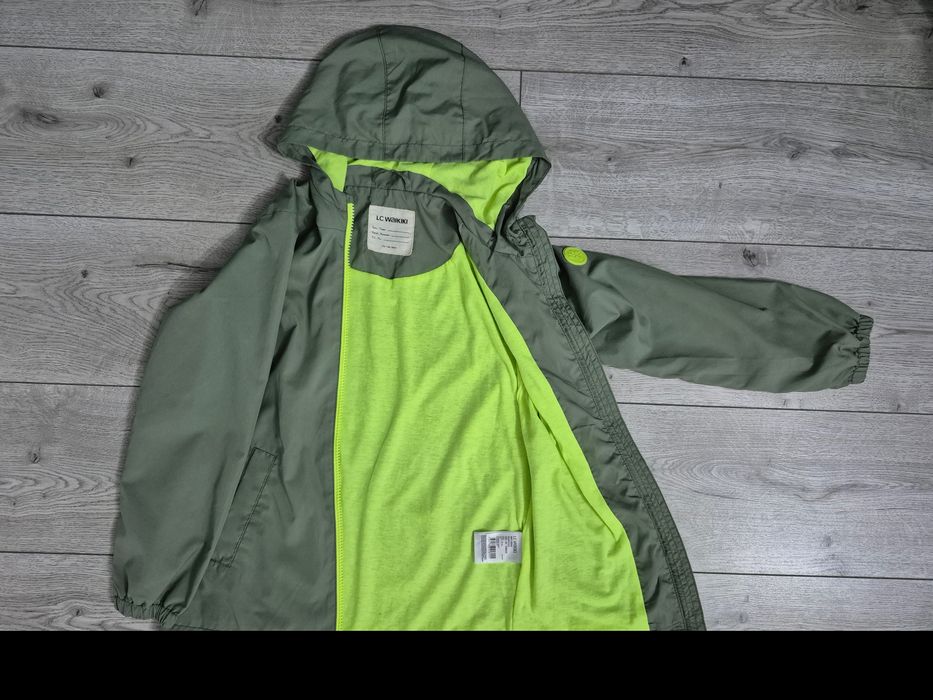 Geaca LC Waikiki subtire de ploaie copii mărimea 128 - 134 / 8-9 ani