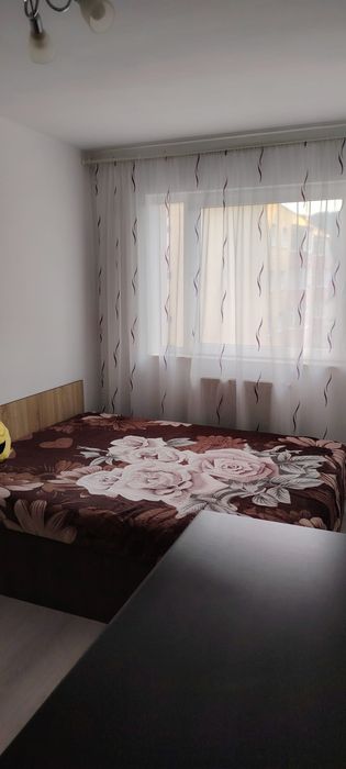 Închiriez apartament 3 camere