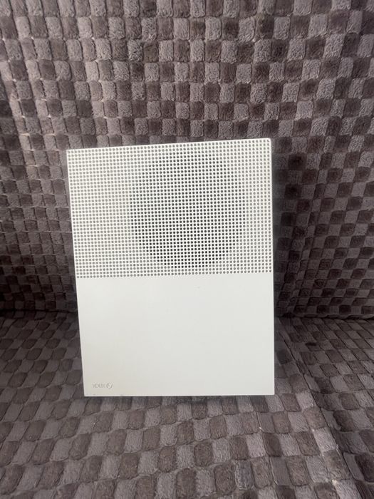 Xbox one s  un controler si 4 jocuri