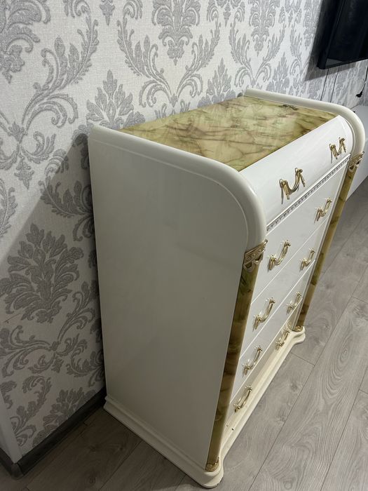 Комод в классическом стиле, 5 ящиков