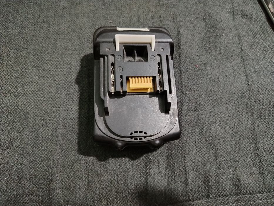 Acumulator baterie Makita 18v  5,5A în stare bună