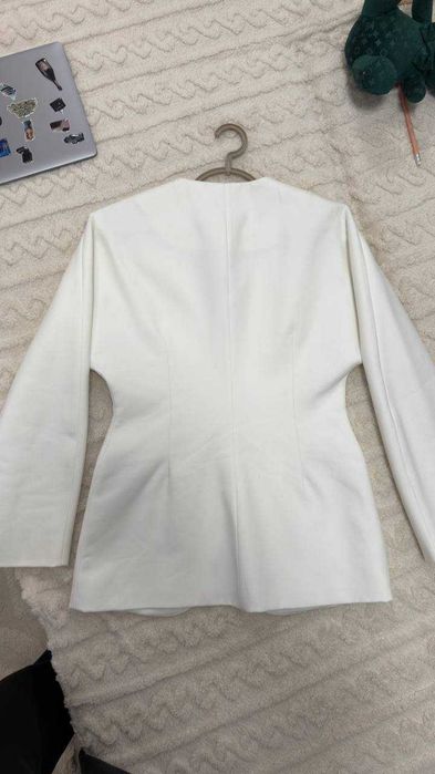 Бяло дамско сако ZARA, размер S-M
