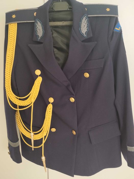 Haine militar damă