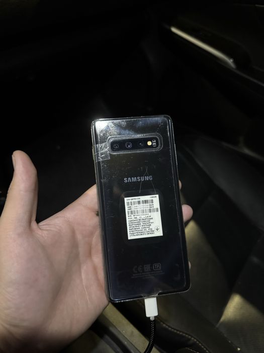 Samsung S10+ Продам