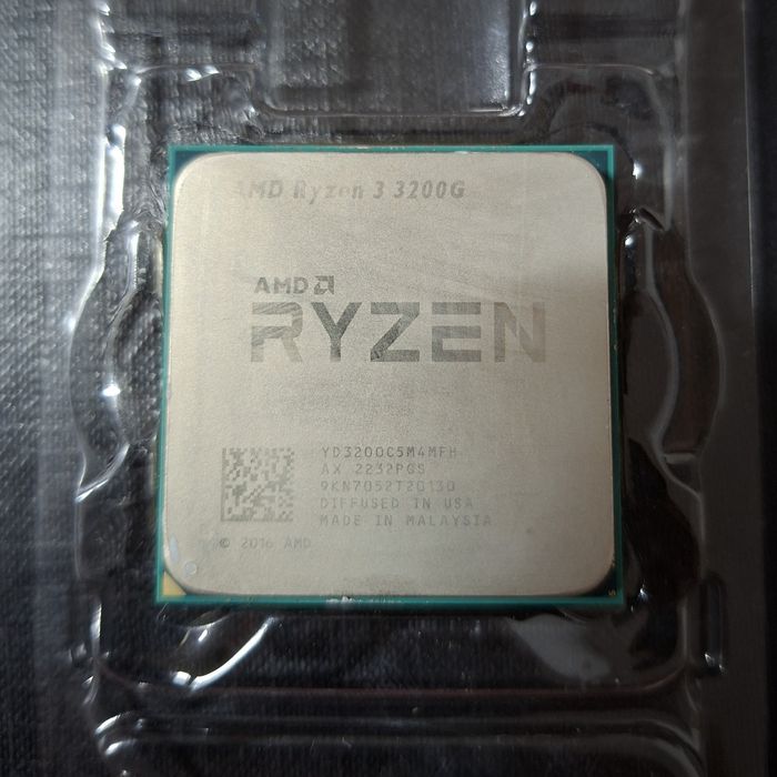 Procesor AMD Ryzen 3 3200g + Cooler + Pasta termică