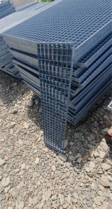Trepte zincate galvanizate