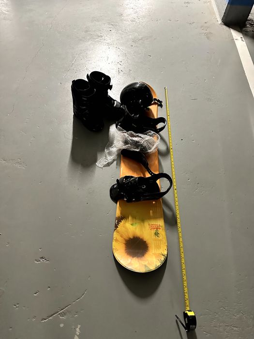 Свеж дамски/юношески сноуборд комплект 137см с обувки Vans (38 EU), каска и очила!