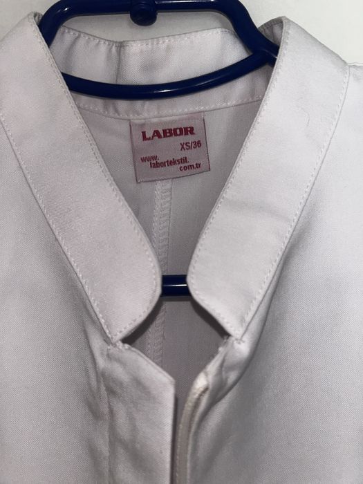 Продаю медицинский халат с шапкой