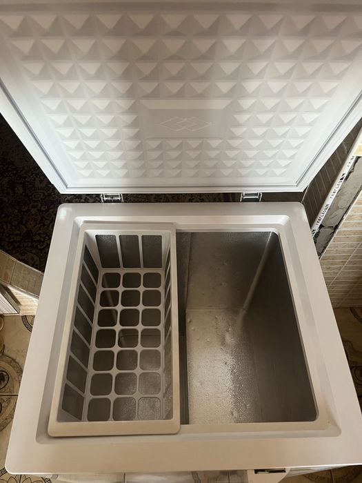 Морозильник почти новый состояние отличный