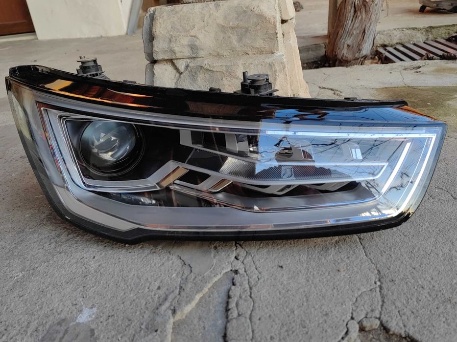 Фар Audi A1 Bi-Xenon LED десен / Фар Ауди А1 Оригинален