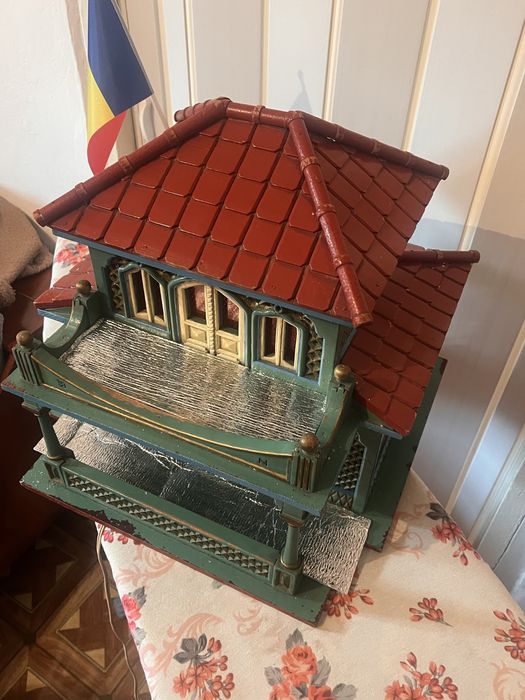 Căsuța lemn sculptata manual