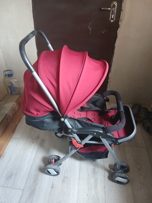 Продам коляска красный