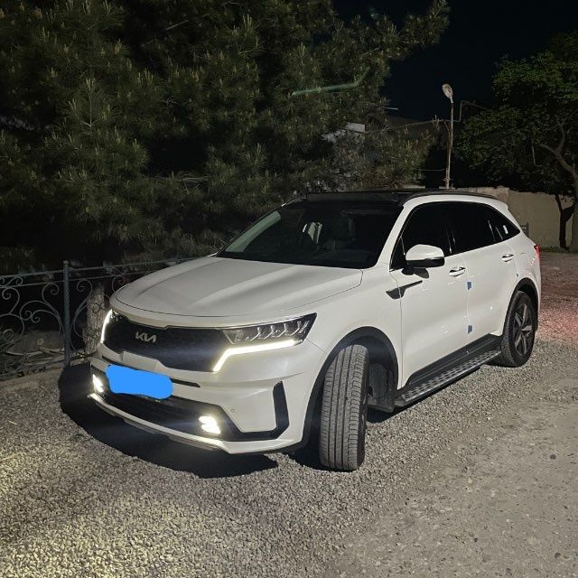 Kia Sarento 2023 yil. Aprel salondan olingan