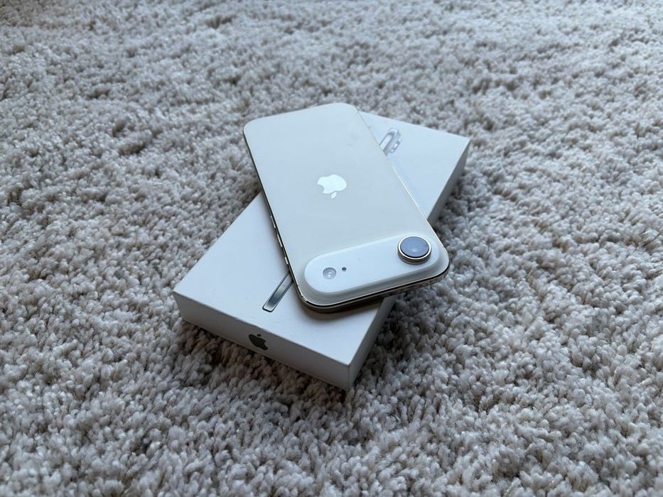 Нов Apple iPhone Air Cloud White + оригинален Apple MagSafe Clear Case и Apple зарядно