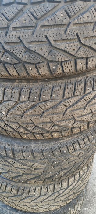 Продам шины зимние.