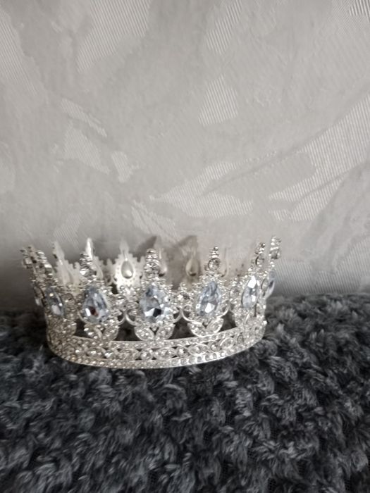 Продам корону на праздник