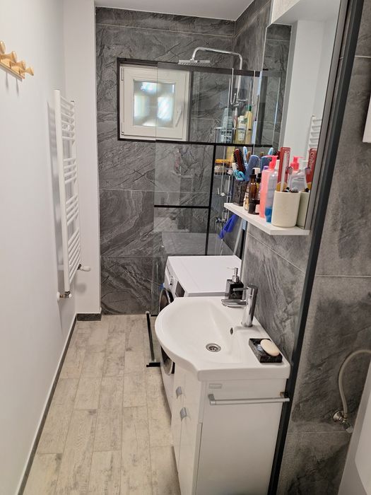 Vand apartament cu doua camere