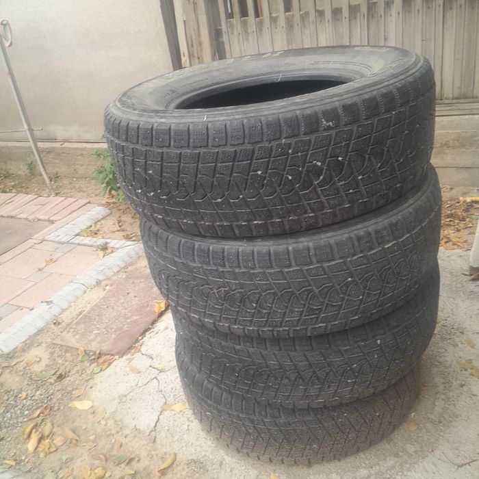 Продам зимние резины на джип