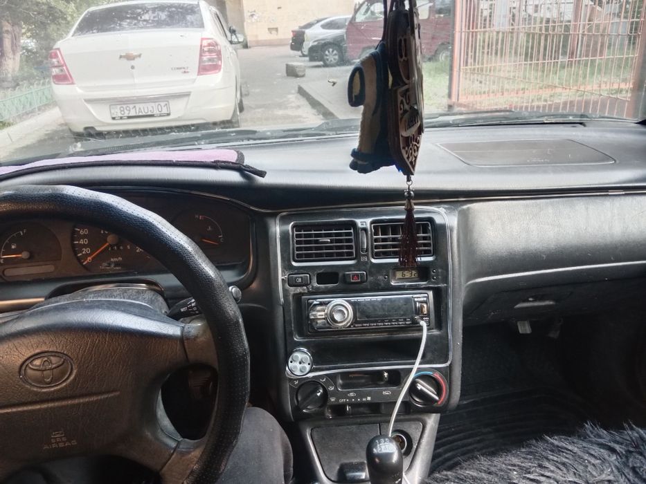 Тойота Карина е об 1.6