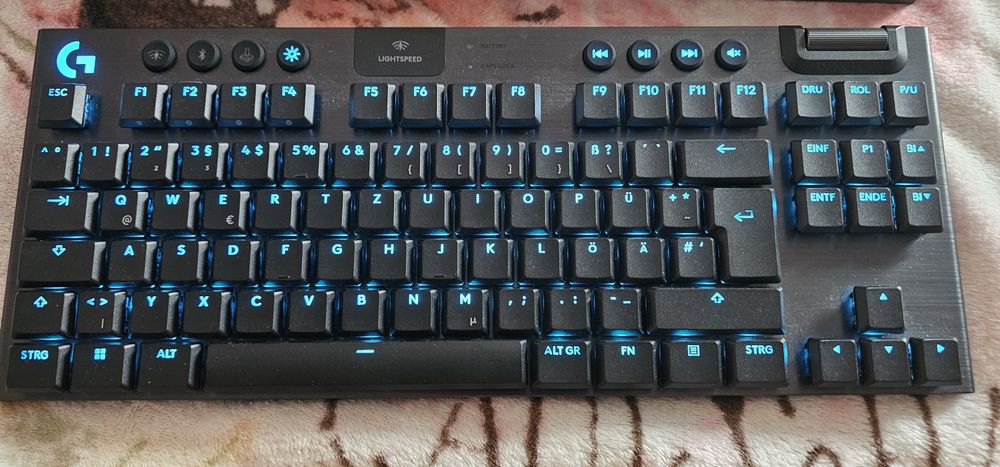 Logitech G915 X LIGHTSPEED TKL Tactile Brown – като нова