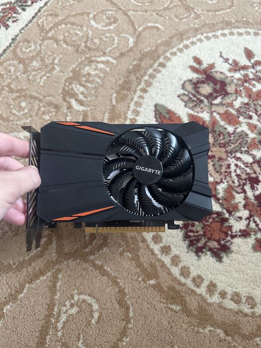 Продам видеокарту gigabyte gtx 1050