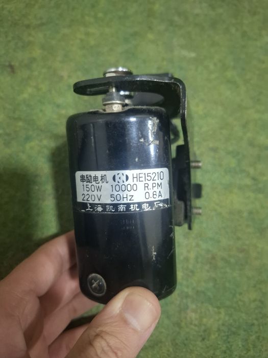 Швейная машина оверлок