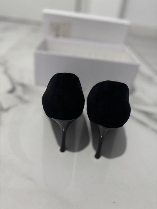 Чисто нови дамски велурени обувки.Номер 37…