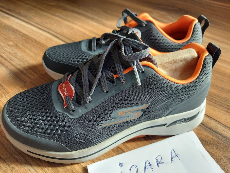 VAND adidasi SKECHERS ARCHFIT - marime 40 - SUA original